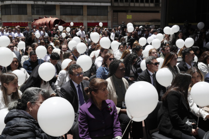 Un altar ubicado en la Fundación Santa Fe, en la que permaneció hospitalizado el senador y precandidato presidencial colombiano Miguel Uribe Turbay.