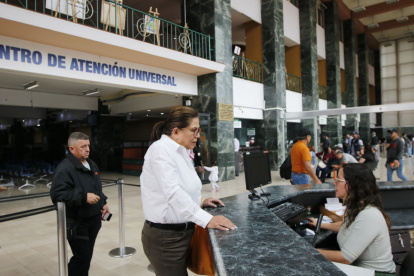 El Gobierno anunció el 24 de julio de 2025 que desvinculará a 5.000 funcionarios de la función Ejecutiva y del IESS.