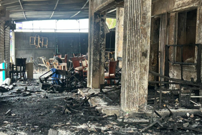 La mañana de este lunes, con la luz natural, los daños en el sitio fueron evidentes.