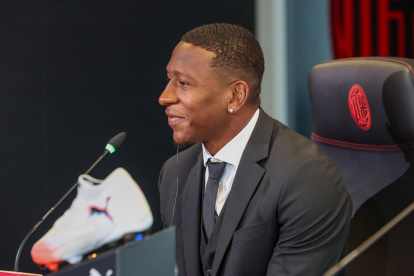 Pervis Estupiñán durante la rueda de prensa que ofreció este martes 12 de agosto.