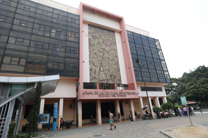 En Guayas, la Casa de la Cultura tiene cuatro candidaturas para dirigir la institución.