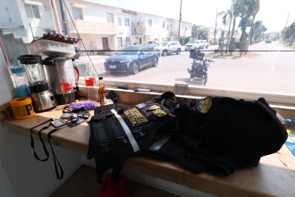 El día del crimen, la ausencia de guardias al ingreso de la urbanización Málaga 2 desconcertó a los residentes, quienes desconocían el motivo.