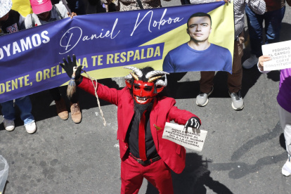 Este 12 de agosto de 2025, los simpatizantes del presidente de Daniel Noboa expresaron mensajes en contra de la Corte Constitucional