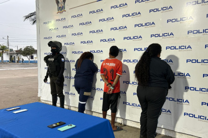 Según la policía, las guardias de seguridad fotografiaban a los médicos para extorsionarlos
