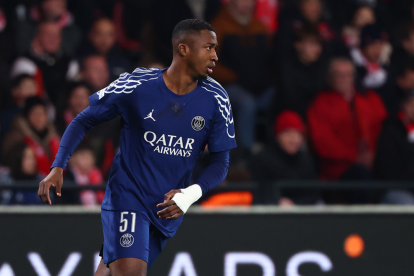 Willian Pacho es titular con PSG en la final de la Supercopa de Europa.