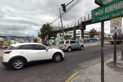 El puente está ubicado en un zona escolar, cerca al colegio San Gabriel.