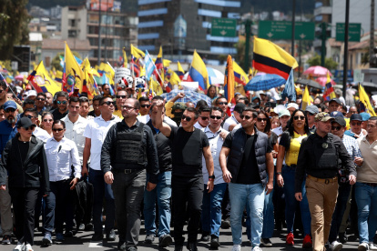 El presidente Daniel Noboa encabezó una marcha en Quito contra la Corte Constitucional.