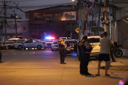 Un hombre fue asesinado en un local de compra y venta de carros ubicado en la ciudadela La Garzota, en el norte de Guayaquil, este miércoles 13 de agosto.