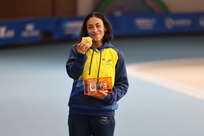 La ecuatoriana Gabriela Vargas en lo alto del podio de los Juegos Mundiales 2025.
