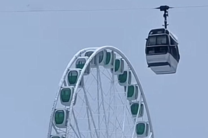 El video viral en TikTok transforma el calor guayaquileño en una postal invernal que sorprende y emociona.