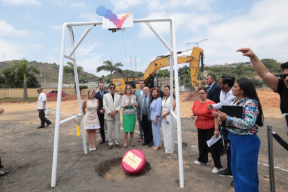 En La Joya empezó la construcción de un centro comercial, Vivantino.