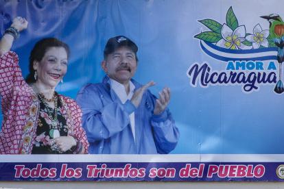 Una valla con la imagen de los esposos y copresidentes de Nicaragua, Daniel Ortega y Rosario Murillo, en Managua (Nicaragua).