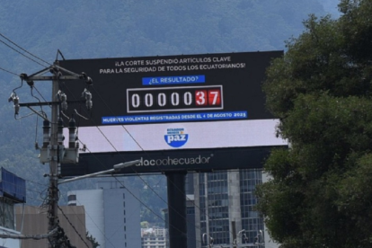 Valla publicitaria contra la Corte Constitucional.