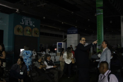 La feria Hábitat 360 fue sorprendida con un apagón que hubo en la zona norte de Guayaquil