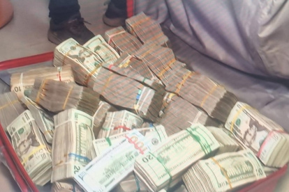 El dinero decomisado estaba dentro de una maleta en una vivienda en La Aurora.