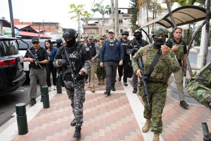 El ministro del Interior, John Reimberg, denuncia que una jueza liberó a 20 presuntos miembros de una organización criminal.