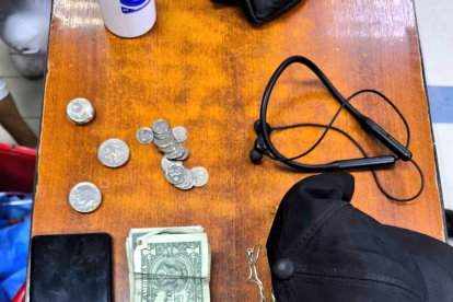 El presunto implicado herido tenía un celular y dinero en efectivo.