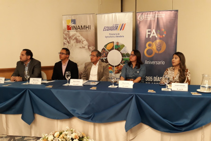 Autoridades en la creación de la Mesa Técnica Agroclimática Nacional.