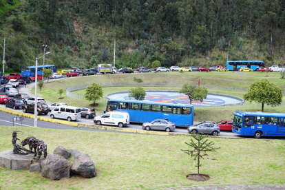 La medida vial se activa de lunes a viernes para reducir la congestión y la contaminación ambiental a horas pico.
