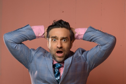 Iñaki Moreno actúa y dirige La Coartada, afamada pieza del dramaturgo uruguayo Juan Luis Granato.