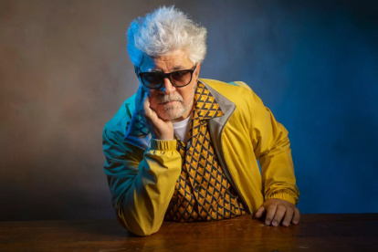 El director español Pedro Almodóvar crea su película como un reflejo de su libro