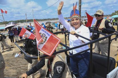 Presidente Dina Boluarte, durante una visita este viernes en Santa Rosa de Loreto (Perú).