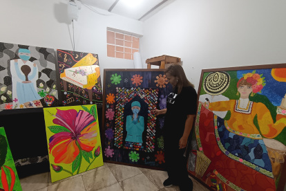 Artista. La artista colombiana tiene su taller en la ciudad de Ambato.