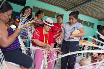 Taller. Las mujeres perfeccionaron su técnica a través de un taller.