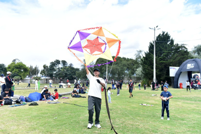 El Cometazo 2025 convirtió al Parque Itchimbía en un escenario cultural y familiar.