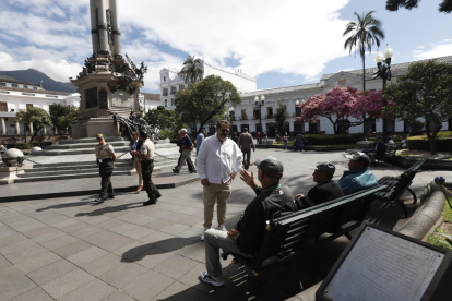 Juan Baquerizo, quien se autodefine como "marisqueño", invitó a los ciudadanos a conversar sobre el futuro de Quito, con un café.