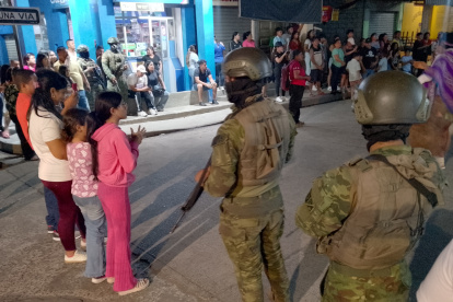 El COE también dispuso reforzar la seguridad con presencia de la Policía Nacional y las Fuerzas Armadas.
