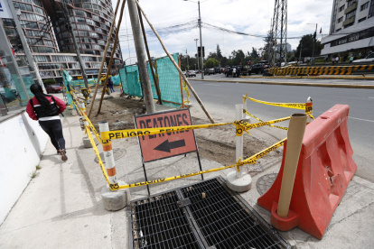 La Pradera. En el sector de La Carolina, se están haciendo trabajos cerca de la estación del metro. Esta estación es la que menos pasajeros recibe de todo el sistema.
