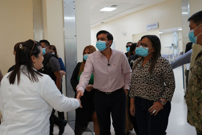 Los ministros de Salud Jimmy Martín y de Gobierno Zaida Rovira visitaron el Hospital Monte Sinaí