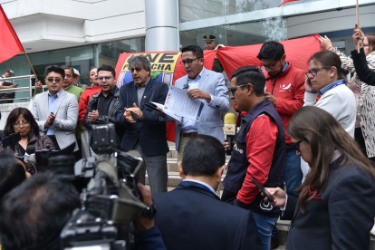 La UNE y el FUT presentaron la demanda de inconstitucionalidad en contra de la Ley de Inteligencia.