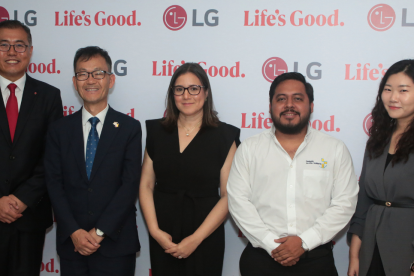 Jason Jung, Shim Jae Hyun, Verónica Félix, Daniel Uribe y Yoonah Kin.