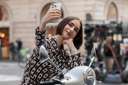 La moda sigue siendo protagonista en Emily en París temporada 5.