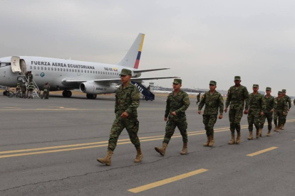 Decenas de militares llegaron a Guayaquil para sumarse al control de las calles.