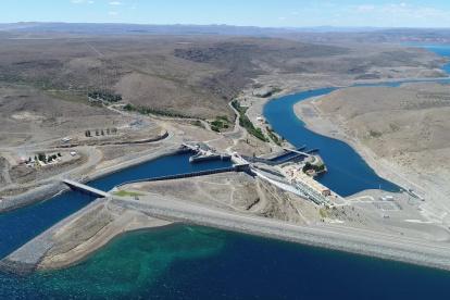 La central de Alicurá es operada por la empresa estadounidense AES.