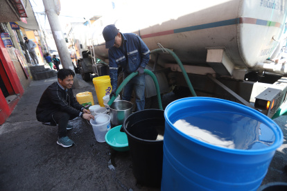 La emergencia por el corte de agua dejó sin servicio a 200 barrios del sur de Quito durante 14 días.