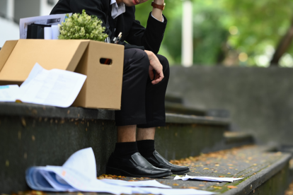 El bono de desempleo del IESS ayuda a cubrir gastos básicos mientras se busca un nuevo empleo.