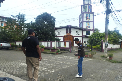 Peritos de la Policía Nacional revisaron la casa donde vivía el sacerdote Diego Sosa y conversaron con comuneros.