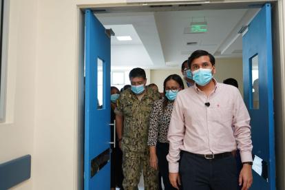 Ministro de Salud en recorrido por hospitales.