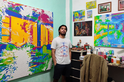 Fernando Calle es un artista visual que vive y trabaja entre La Troncal y Guayaquil.