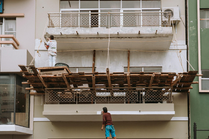 En el centro de Guayaquil se pintaron fachadas luego de que el Municipio notificó sobre la Ordenanza que dispone tener a los inmuebles con apariencia adecuada.