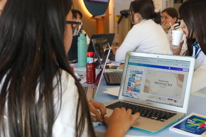 La formación global de Logos Academy impulsa a sus estudiantes a participar en intercambios, retos académicos y programas internacionales.