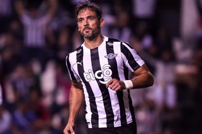 Roque Santa Cruz es uno de los más longevos jugadores que disputa la Copa Libertadores.