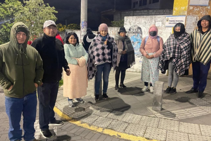 En las fueras del complejo judicial se registra la presencia de integrantes del movimiento indígena