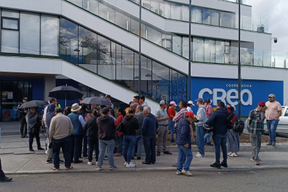 Las usuarios llegaron la casa Matriz de Crea y se encontraron puertas cerradas.
