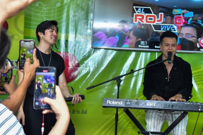 Maykel Cedeño y Ren Kai hacen vibrar el espacio de Radio Punto Rojo con sus canciones