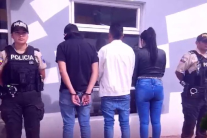 La Policía informó que  tras el operativo en la zona, se logró la captura de dos hombres y una mujer presuntamente involucrados en este asalto.